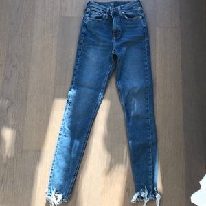 TOP SHOP JAMIE JEANS FRAYED BOTTOM